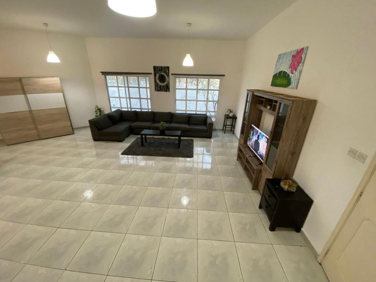 Comfortable Private Rooms In Compound Housing 두바이 외부 사진
