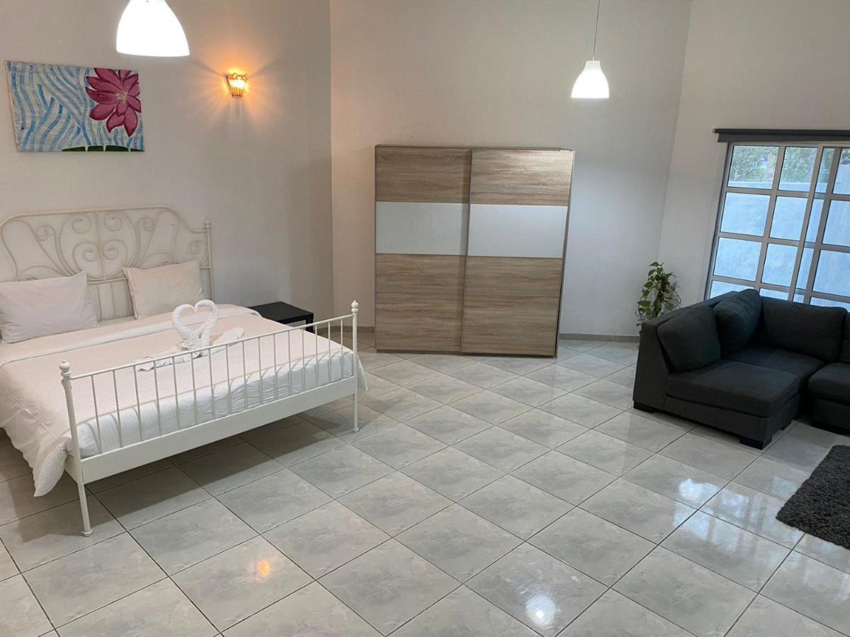 Comfortable Private Rooms In Compound Housing 두바이 외부 사진