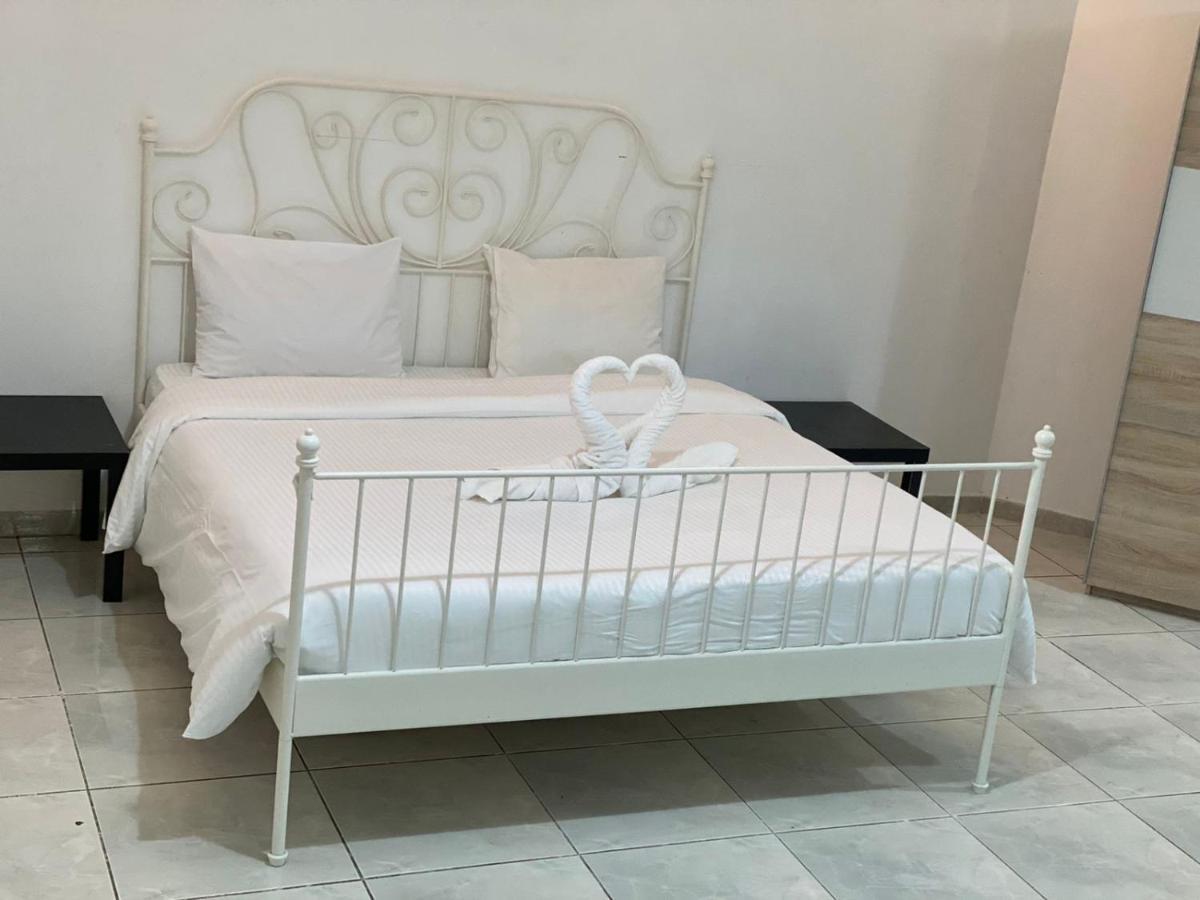 Comfortable Private Rooms In Compound Housing 두바이 외부 사진