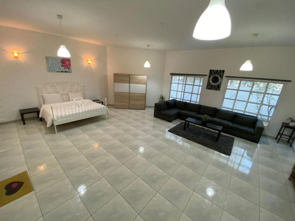 Comfortable Private Rooms In Compound Housing 두바이 외부 사진