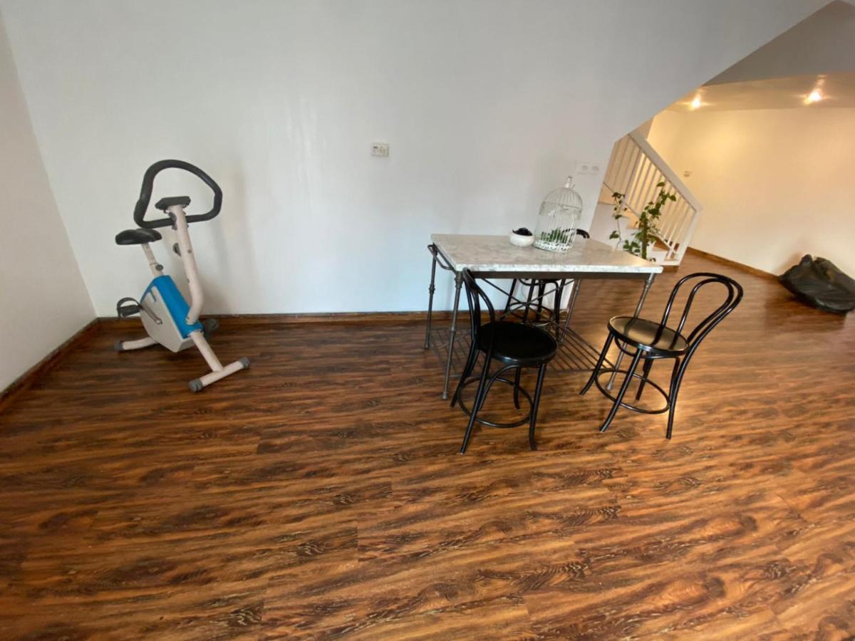 Comfortable Private Rooms In Compound Housing 두바이 외부 사진