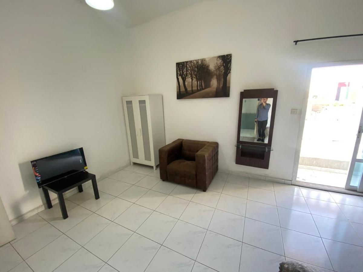 Comfortable Private Rooms In Compound Housing 두바이 외부 사진
