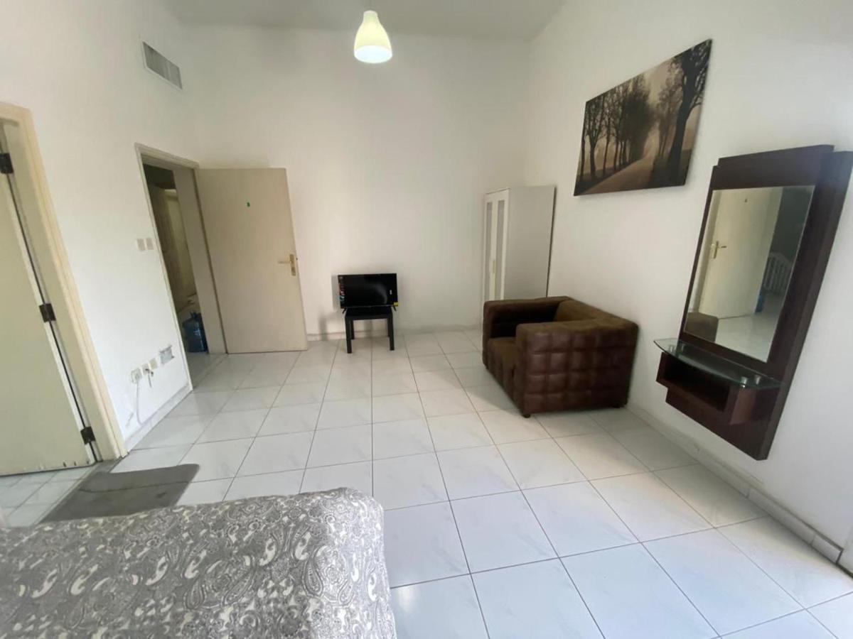 Comfortable Private Rooms In Compound Housing 두바이 외부 사진
