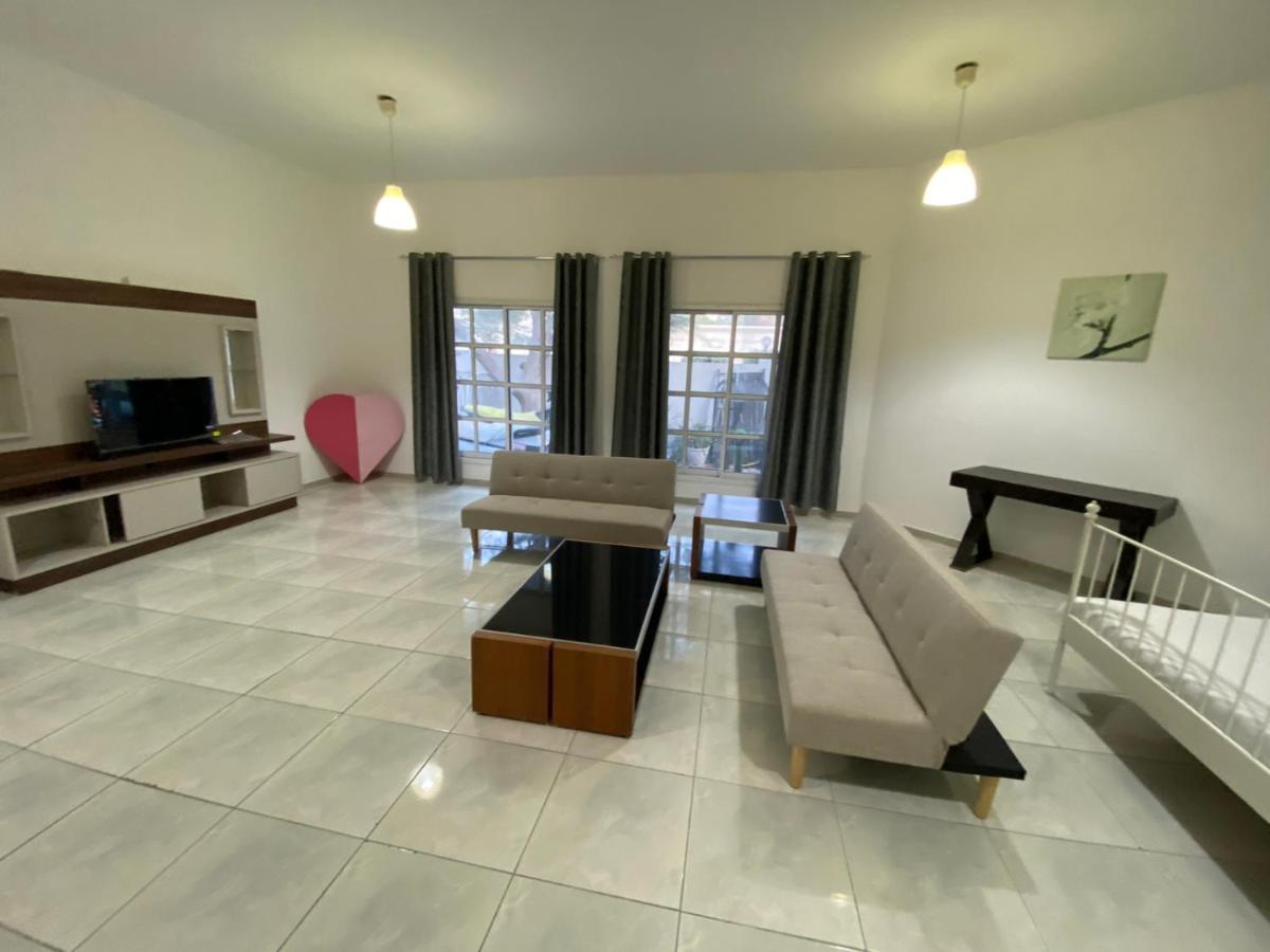 Comfortable Private Rooms In Compound Housing 두바이 외부 사진