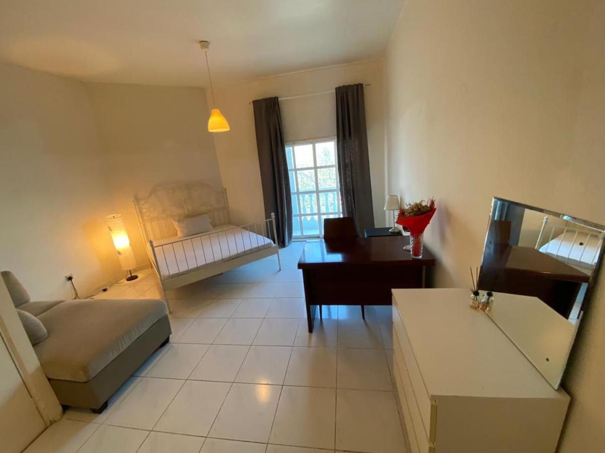 Comfortable Private Rooms In Compound Housing 두바이 외부 사진
