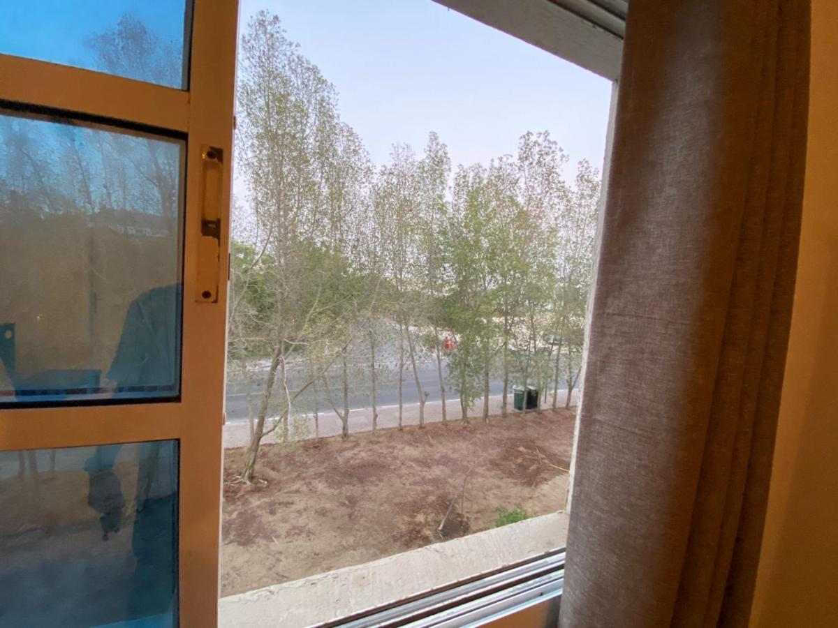 Comfortable Private Rooms In Compound Housing 두바이 외부 사진