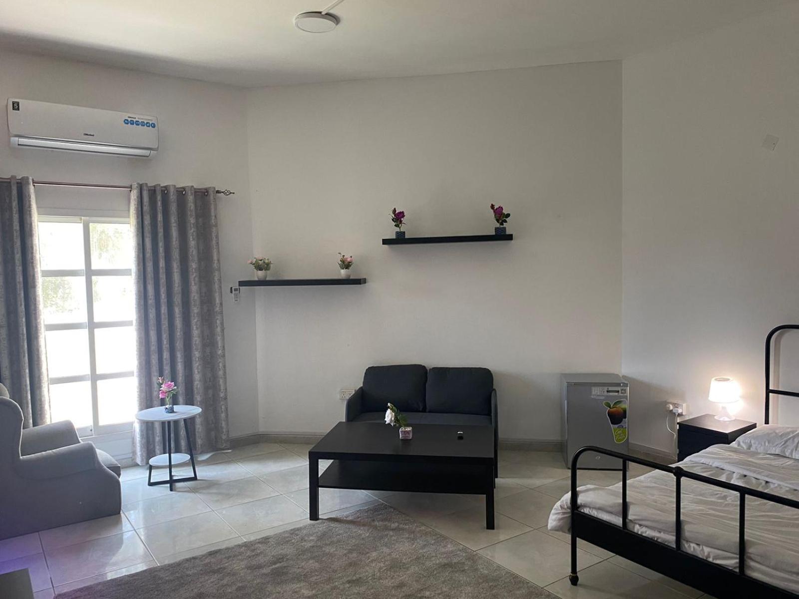 Comfortable Private Rooms In Compound Housing 두바이 외부 사진