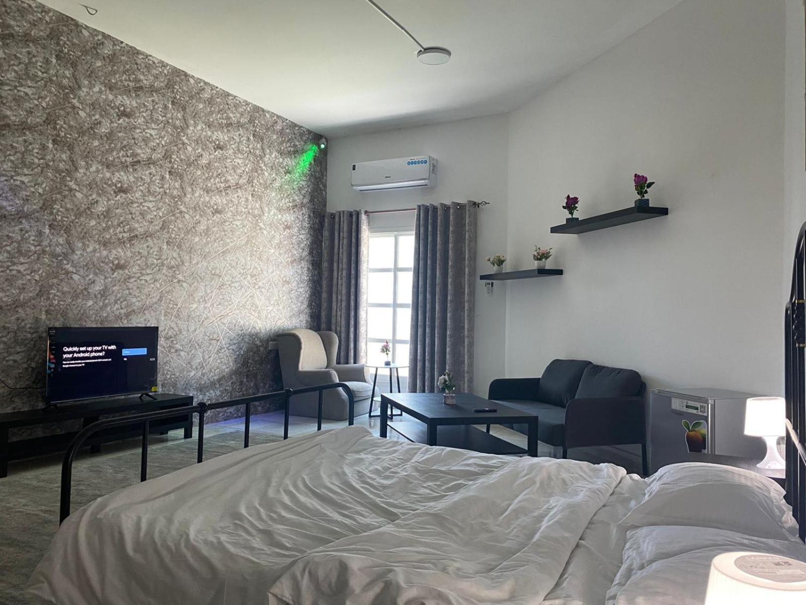 Comfortable Private Rooms In Compound Housing 두바이 외부 사진
