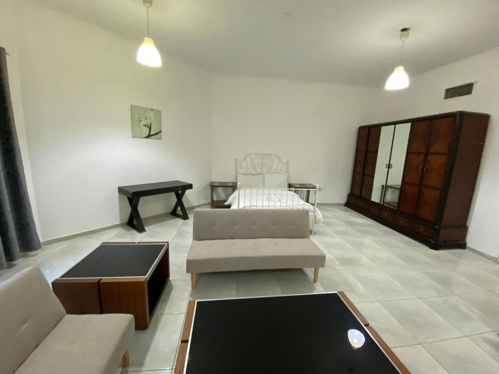 Comfortable Private Rooms In Compound Housing 두바이 외부 사진