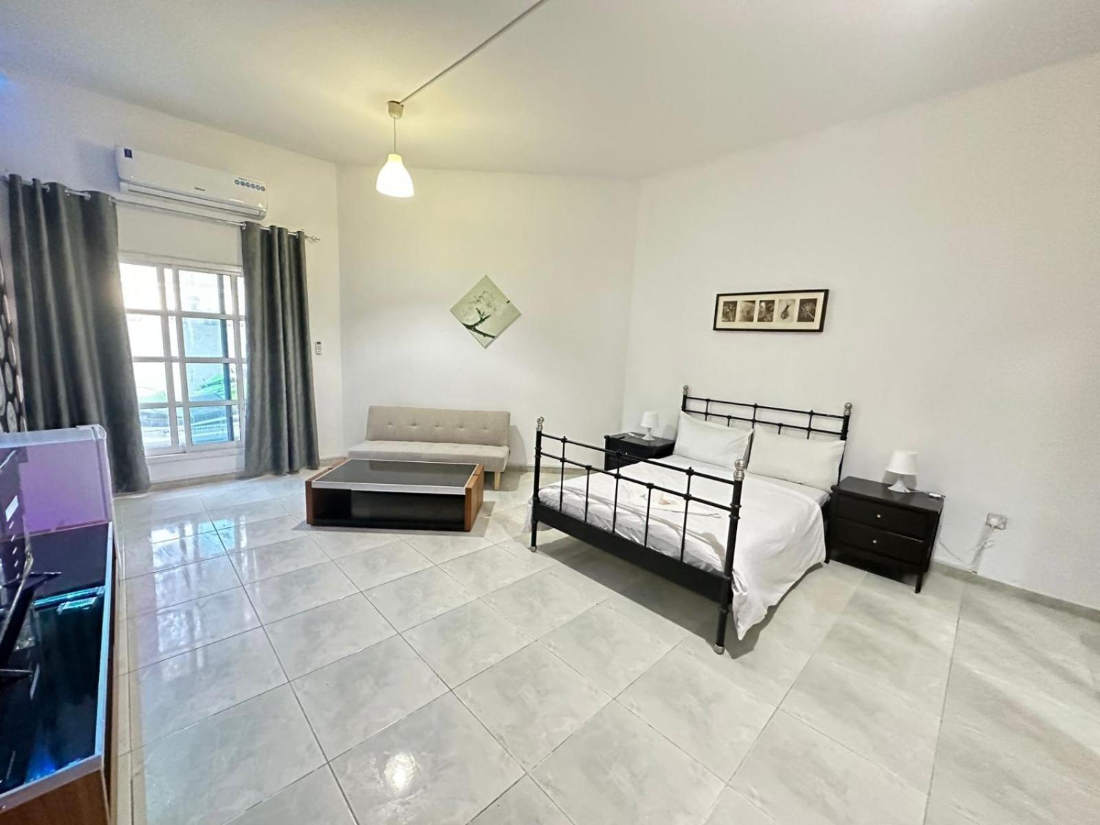 Comfortable Private Rooms In Compound Housing 두바이 외부 사진