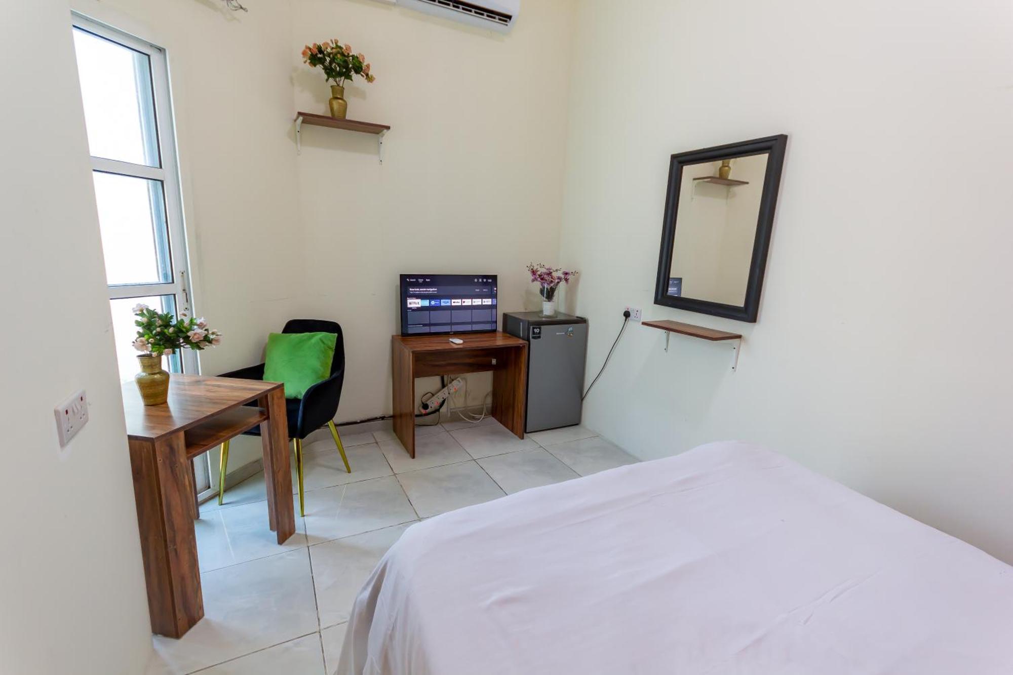 Comfortable Private Rooms In Compound Housing 두바이 외부 사진