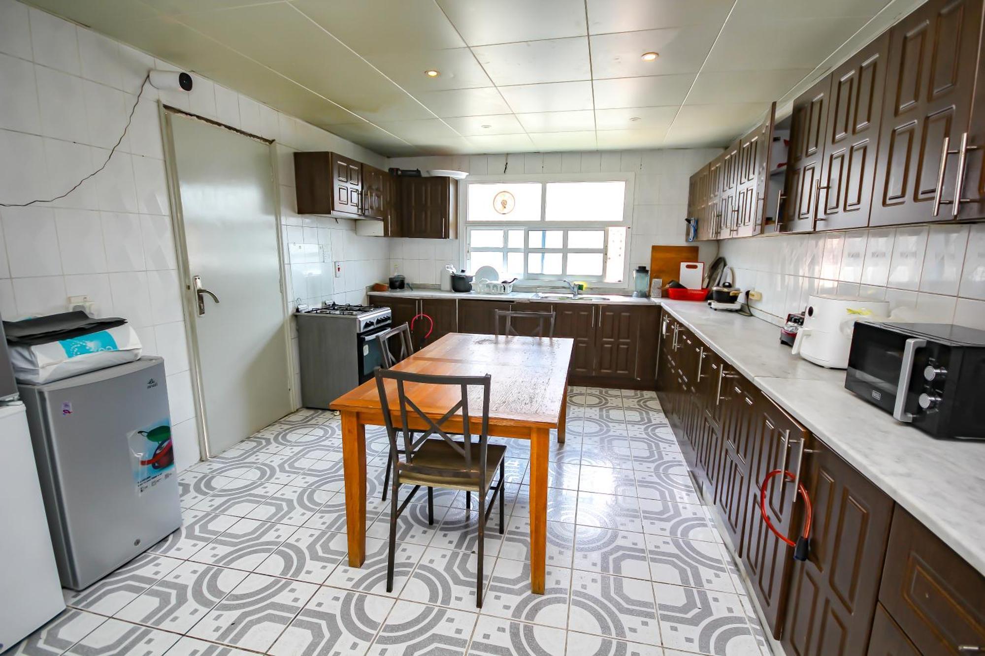 Comfortable Private Rooms In Compound Housing 두바이 외부 사진